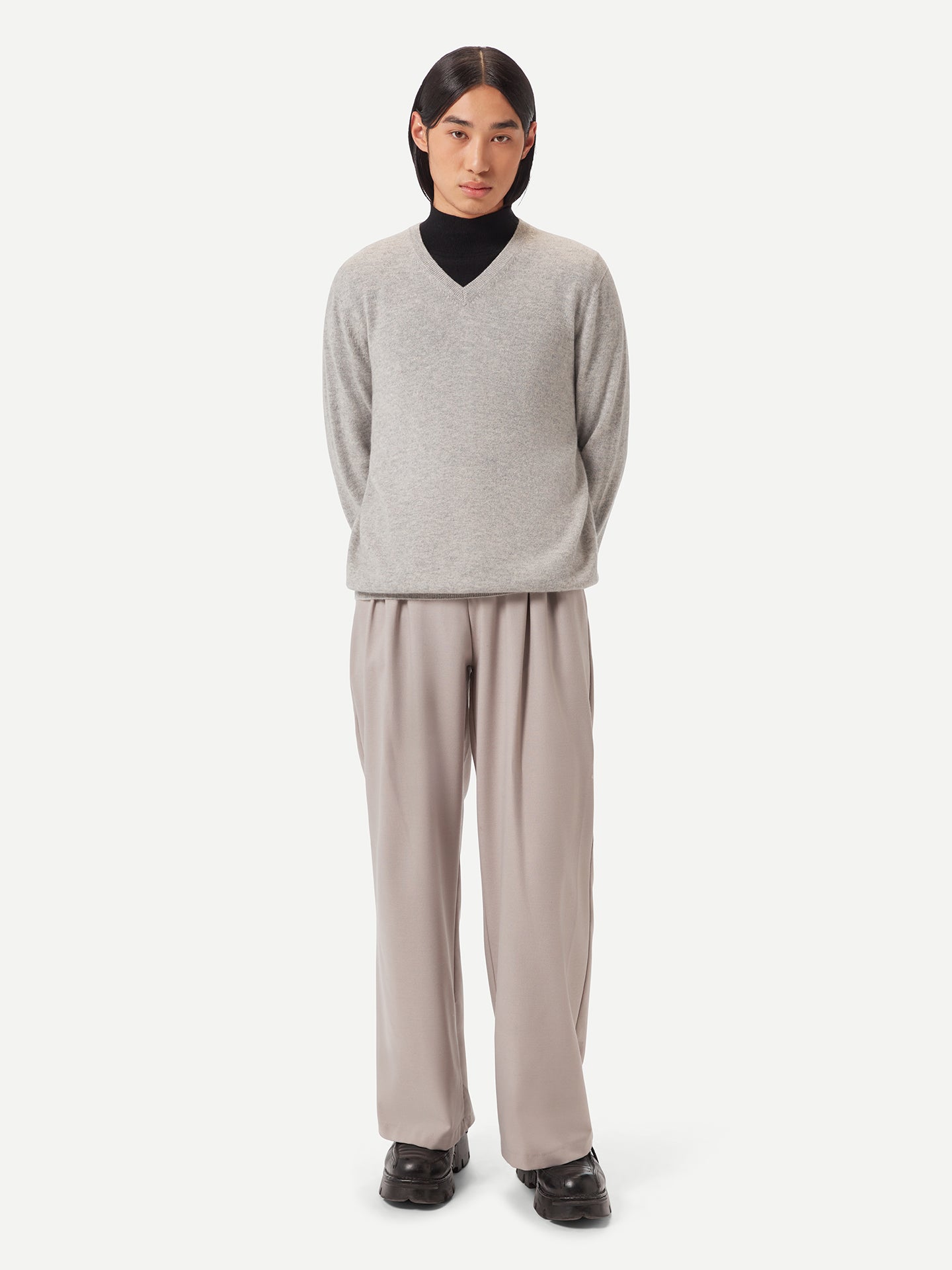 Essential V-Neck Cashmere Sweater