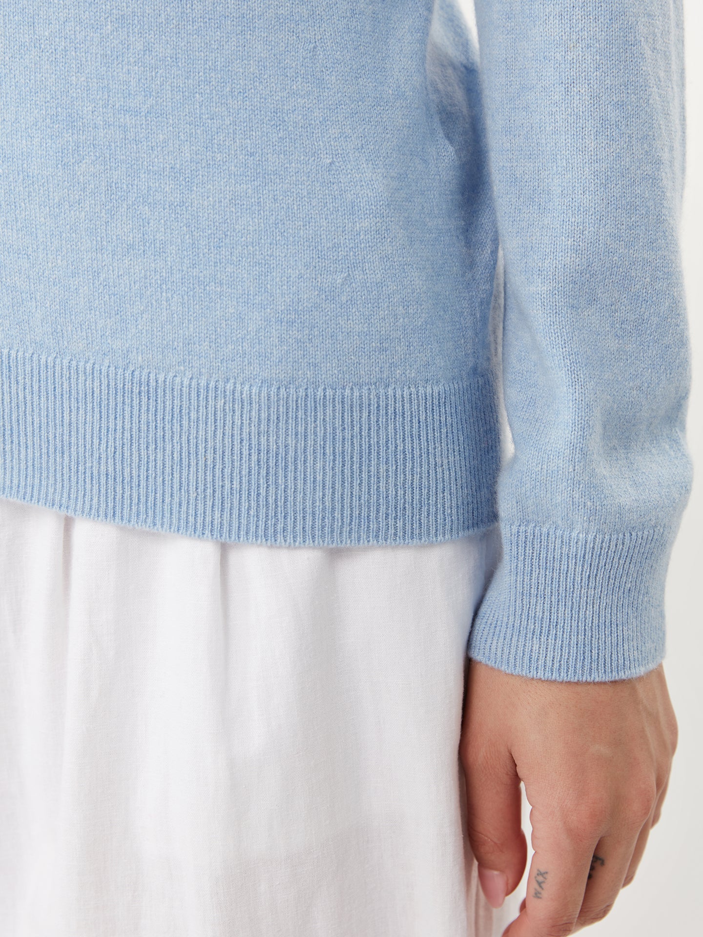 Essential Cashmere V-Neck Sweater Light Blue - Gobi Cashmere