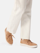 back view of white pants and almond color sneakers #color_toasted-almond
