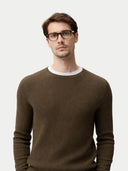 Man wearing a brown sweater and glasses on a white background #color_cub