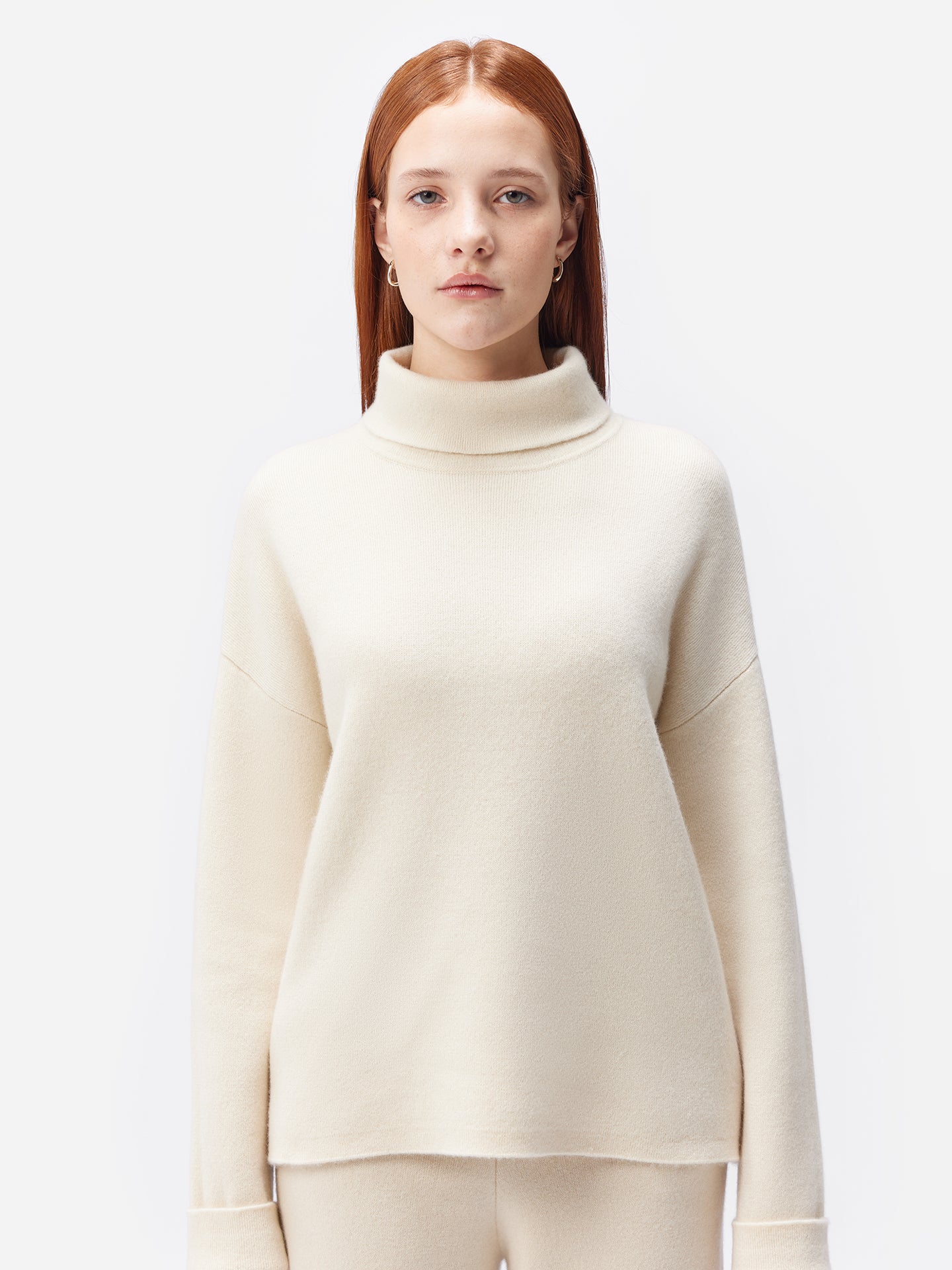 Women's Cashmere Roll-Neck Sweater Off White - Gobi Cashmere