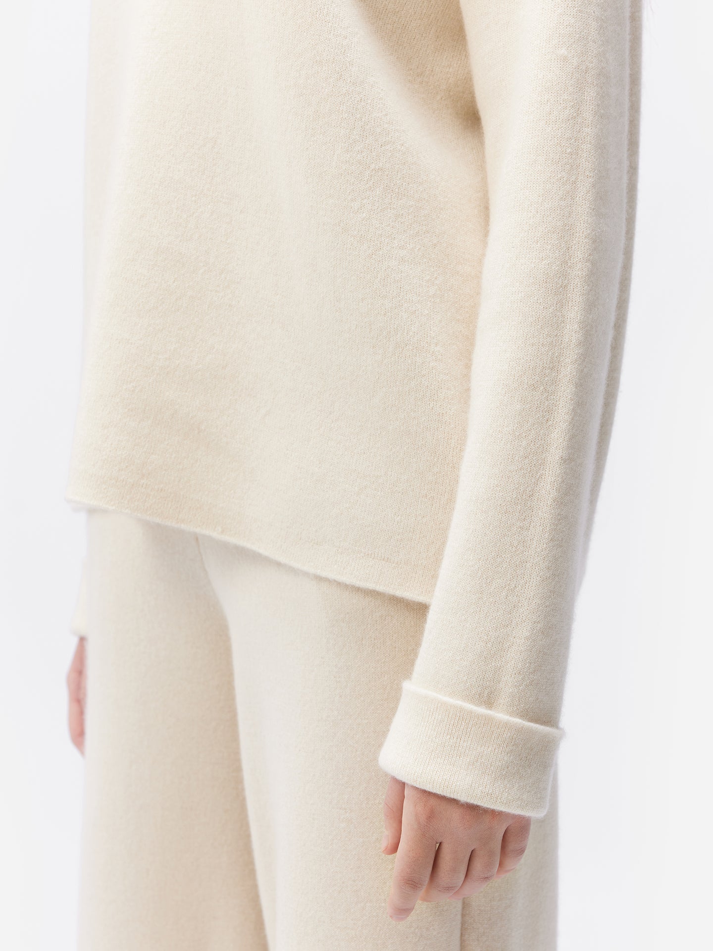 Women's Cashmere Roll-Neck Sweater Off White - Gobi Cashmere