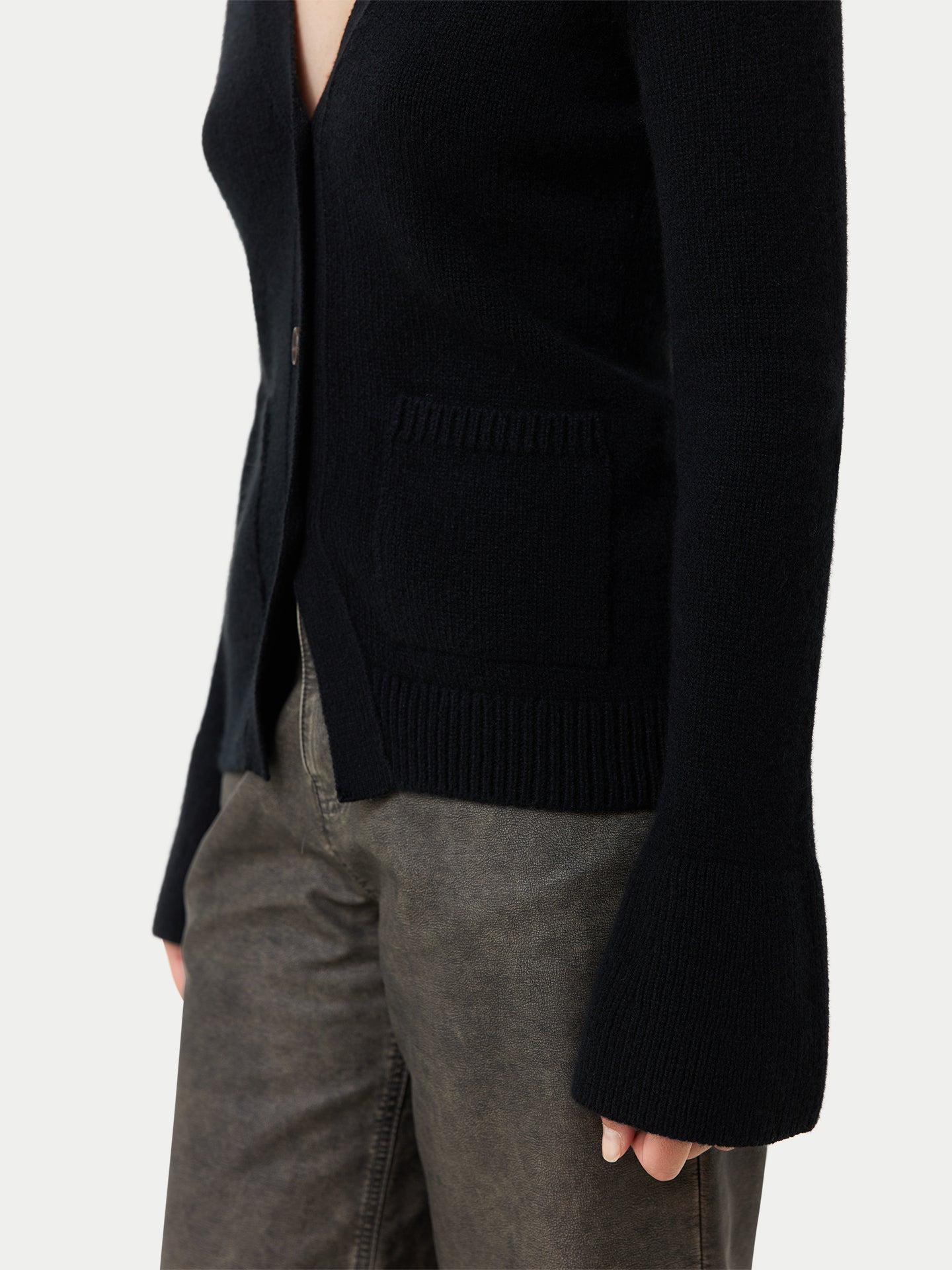 Women's Buttoned Cashmere V-Neck Cardigan Black - Gobi Cashmere
