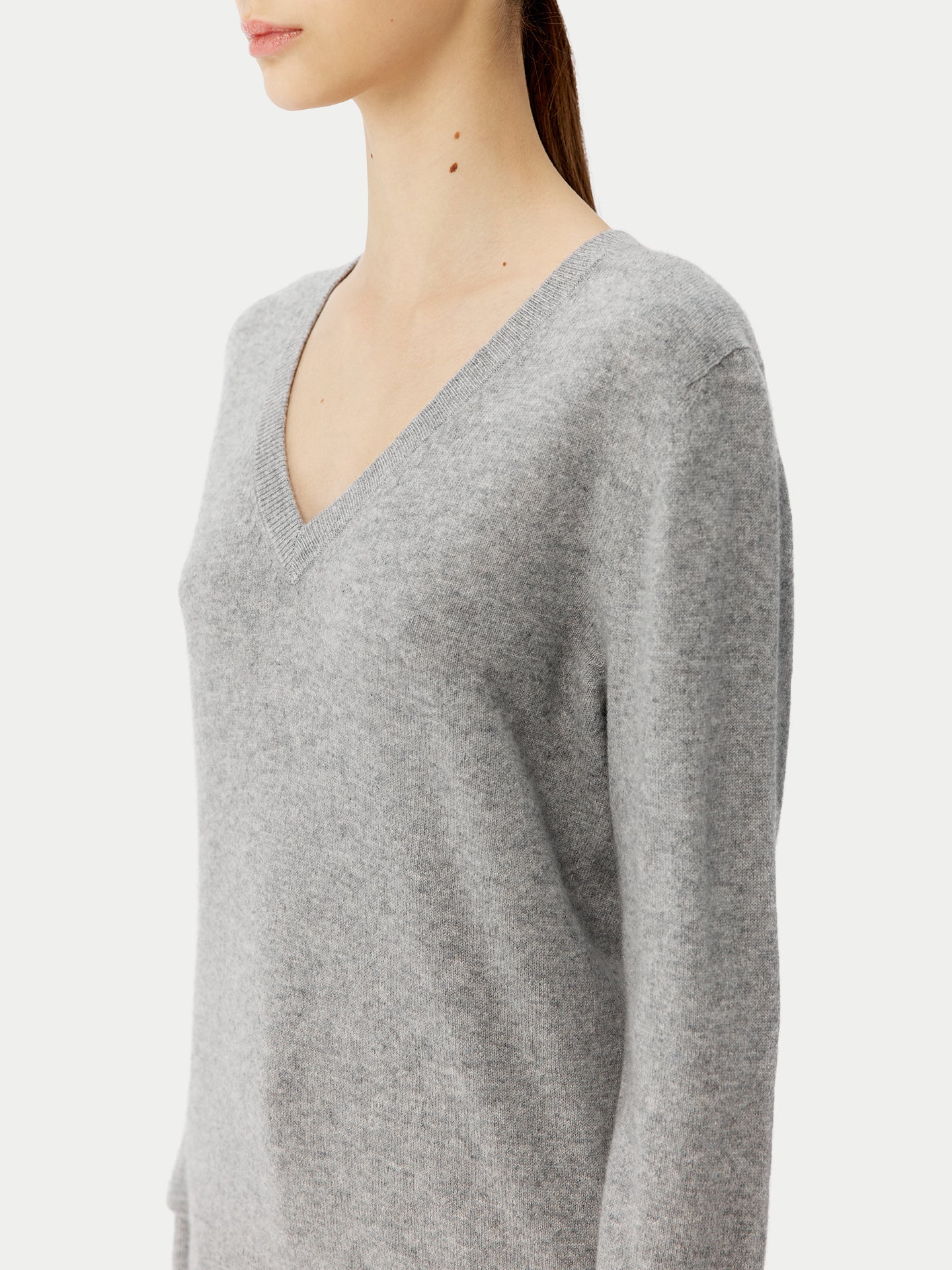 Essential Cashmere V-Neck Sweater