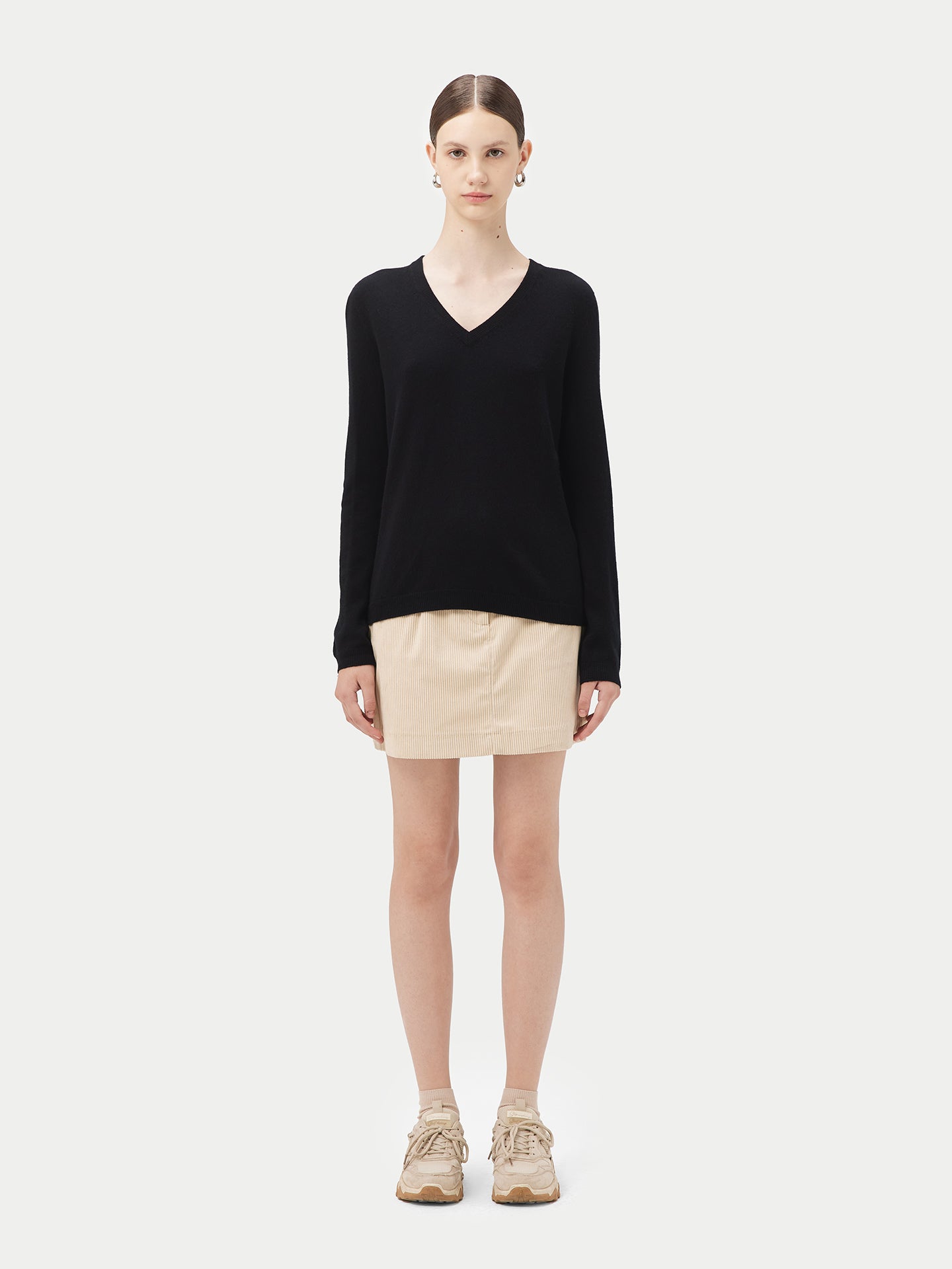 Women's Cashmere Basic V-Neck Black - Gobi Cashmere