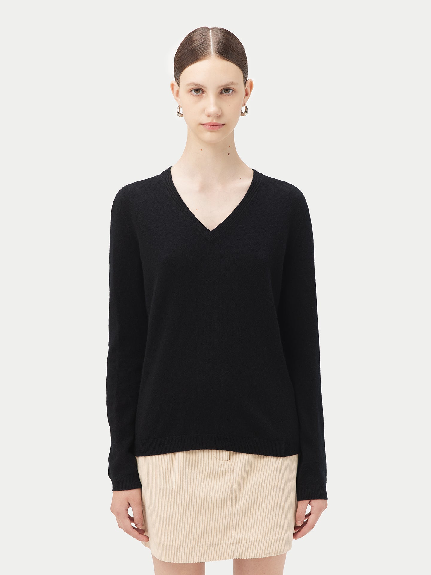 Women's Cashmere Basic V-Neck Black - Gobi Cashmere