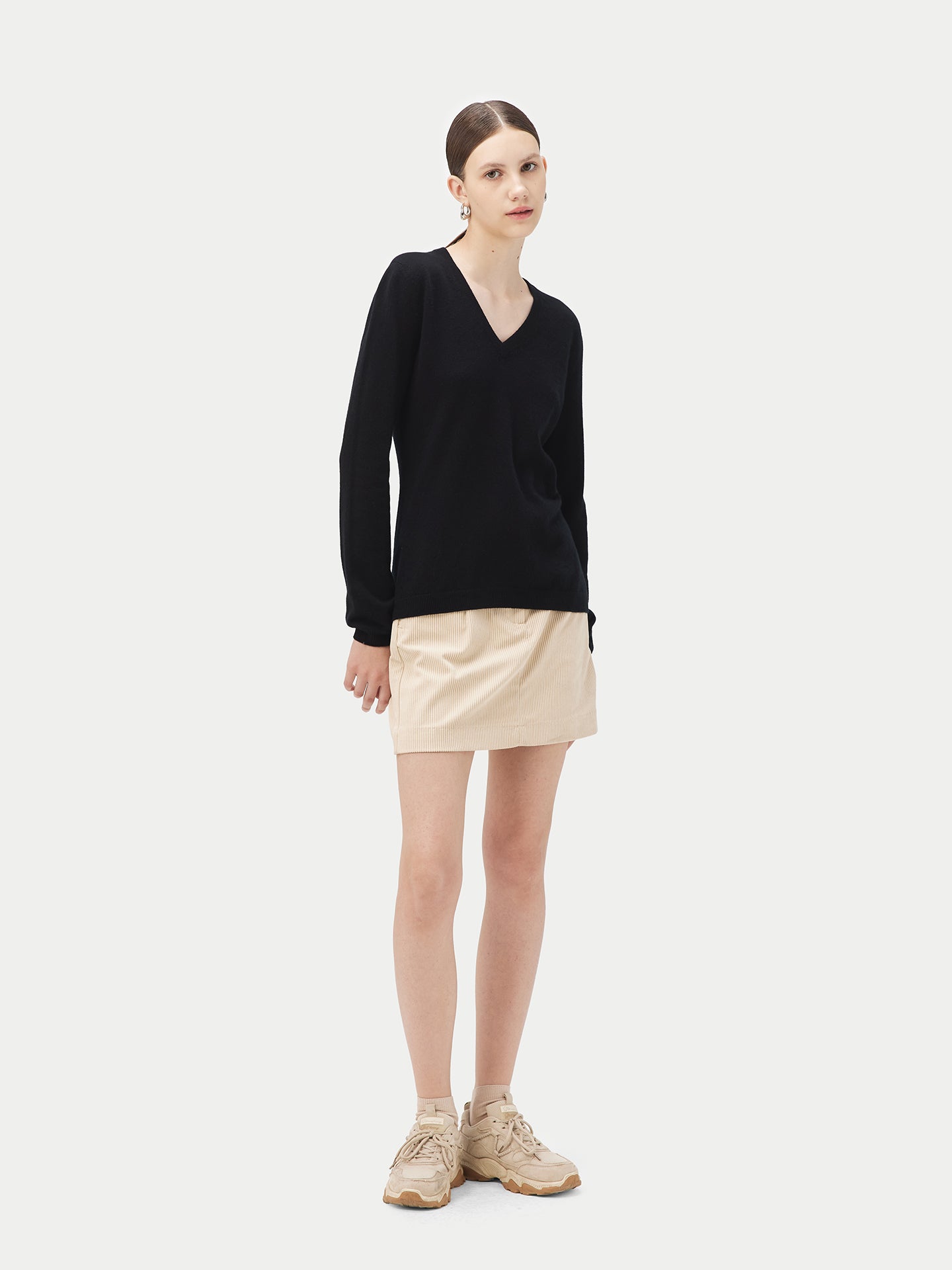 Women's Cashmere Basic V-Neck Black - Gobi Cashmere