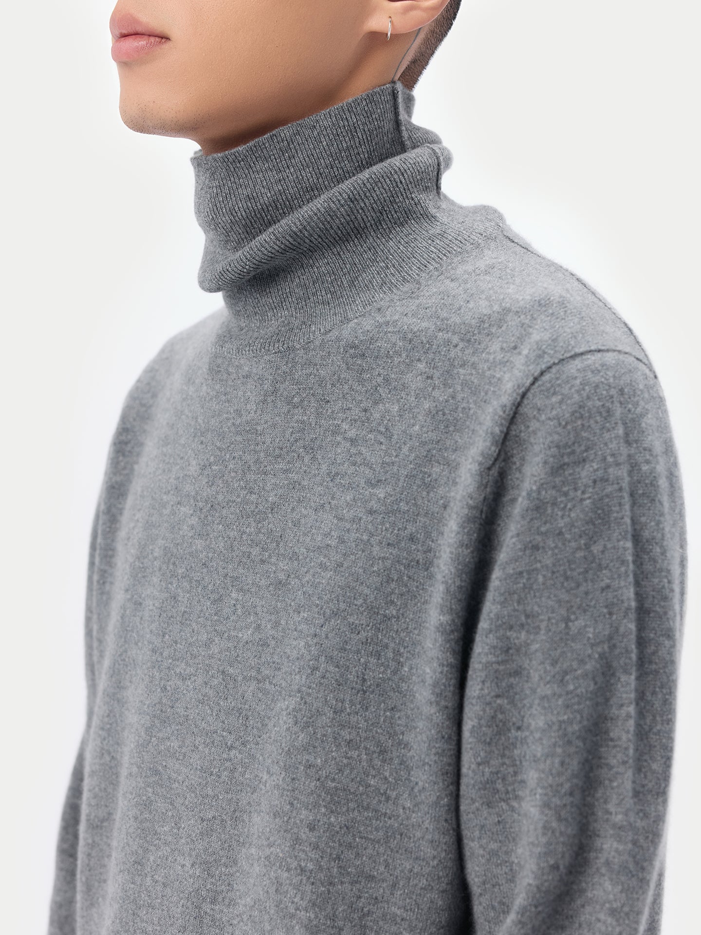 Essential Cashmere Turtle Neck Sweater