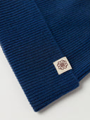 The Unisex Seamless Cashmere Logo-Patch Beanie in Deep Blue, close-up of the cashmere knit