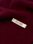The Cashmere Classic Knitted Scarf in Wine Red, close-up of the cashmere knit