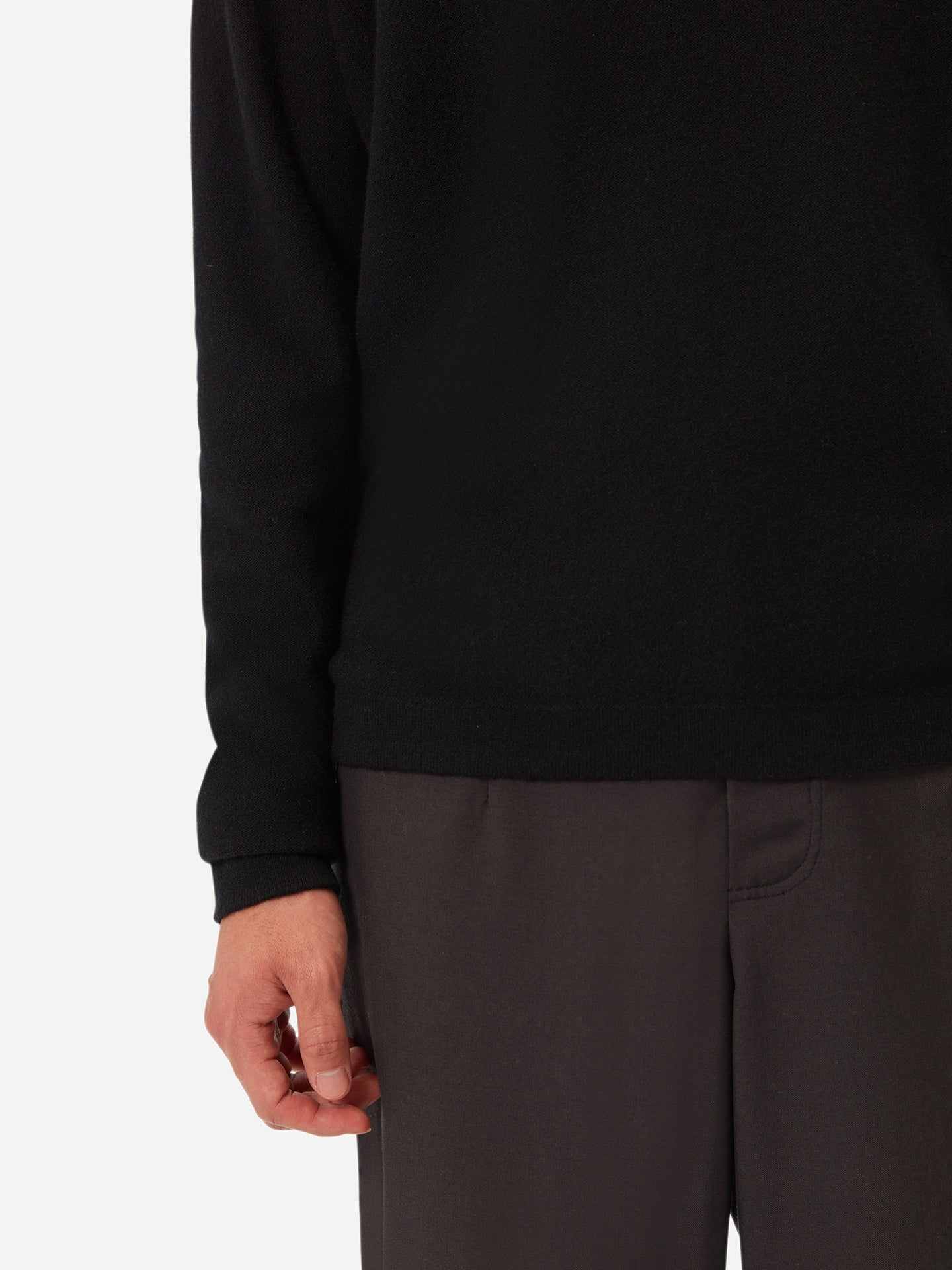 Men's Cashmere C-Neck Jumper Black - Gobi Cashmere