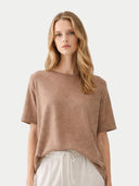 Woman wearing a brown t-shirt against a white background #color_timber-wolf