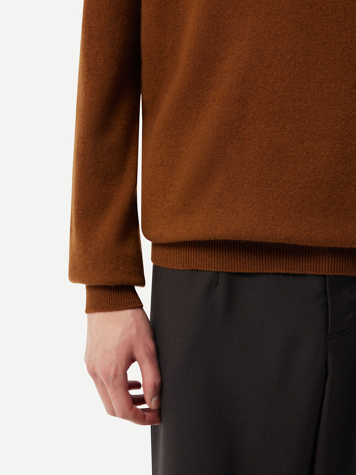 Essential Cashmere Turtle Neck Sweater