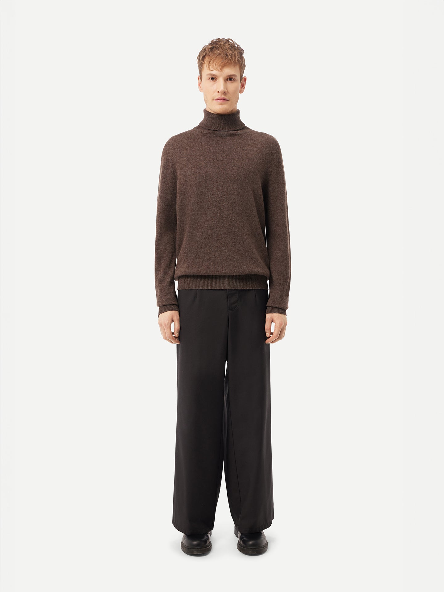 Essential Cashmere Turtle Neck Sweater