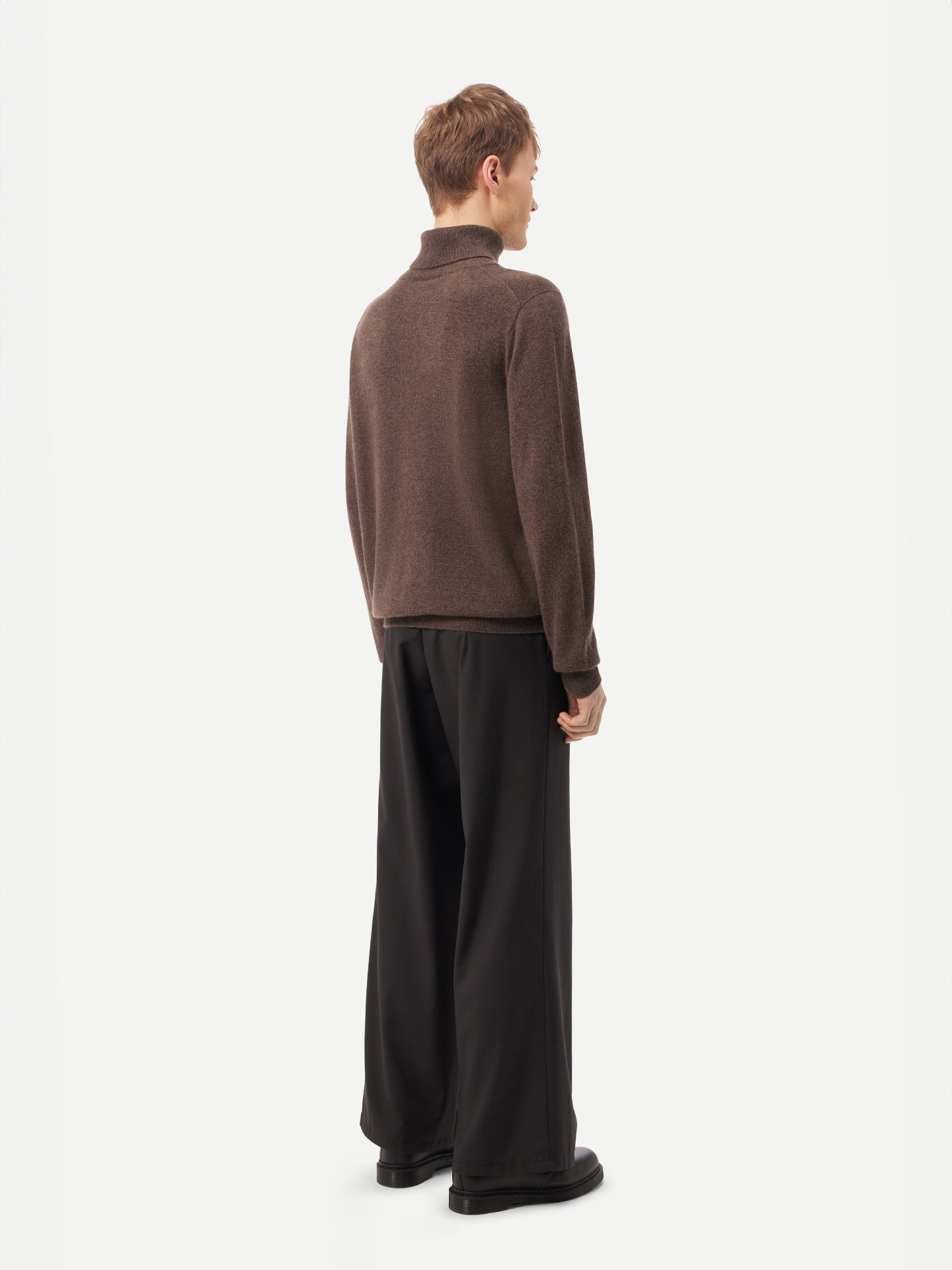 Essential Cashmere Turtle Neck Sweater