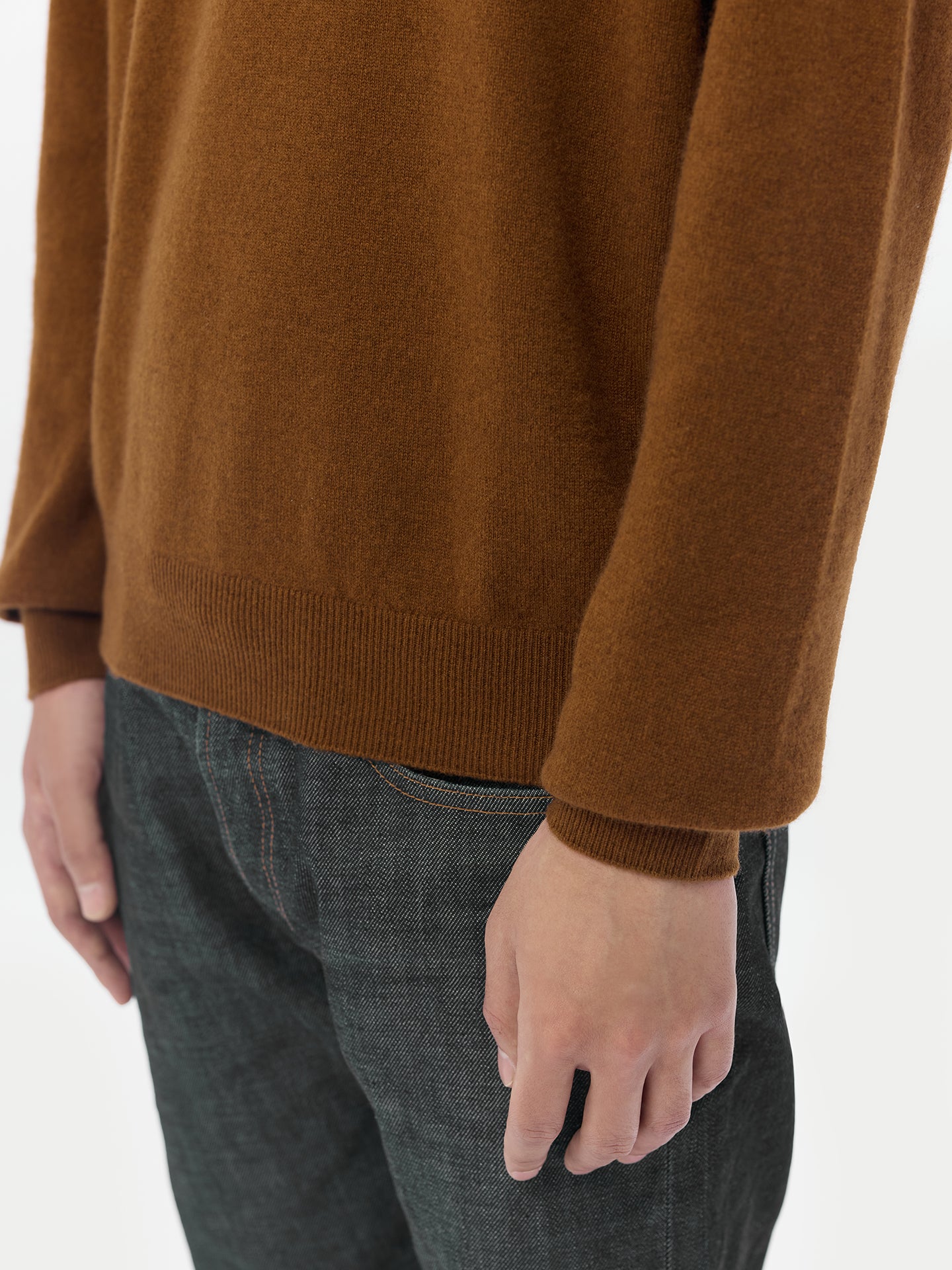 Essential Crewneck Cashmere Sweater