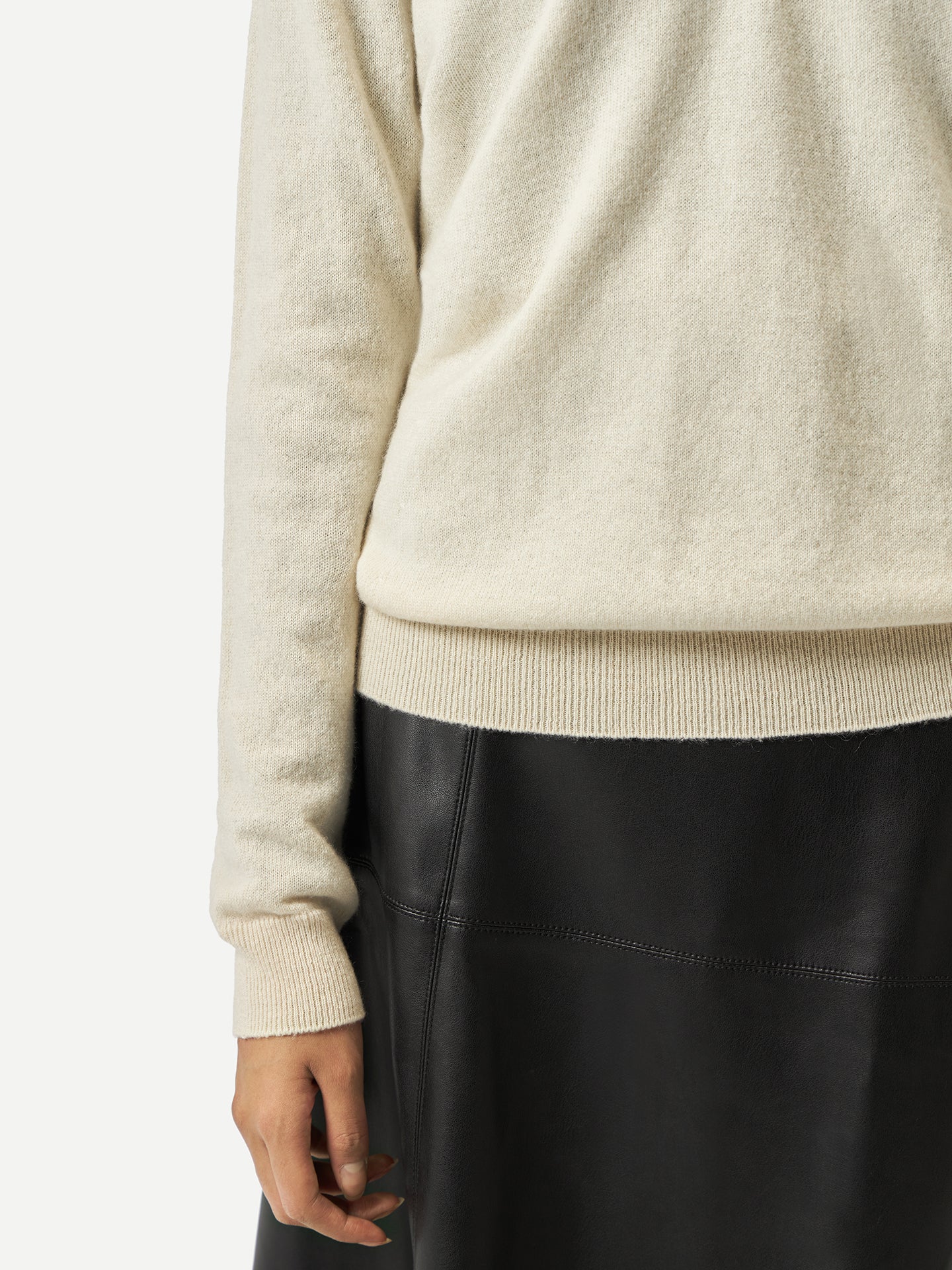 Women's Cashmere Basic V-Neck Sweater Off White - Gobi Cashmere