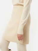 side view of a beige cashmere mini skirt with ribbed texture #color_off-white