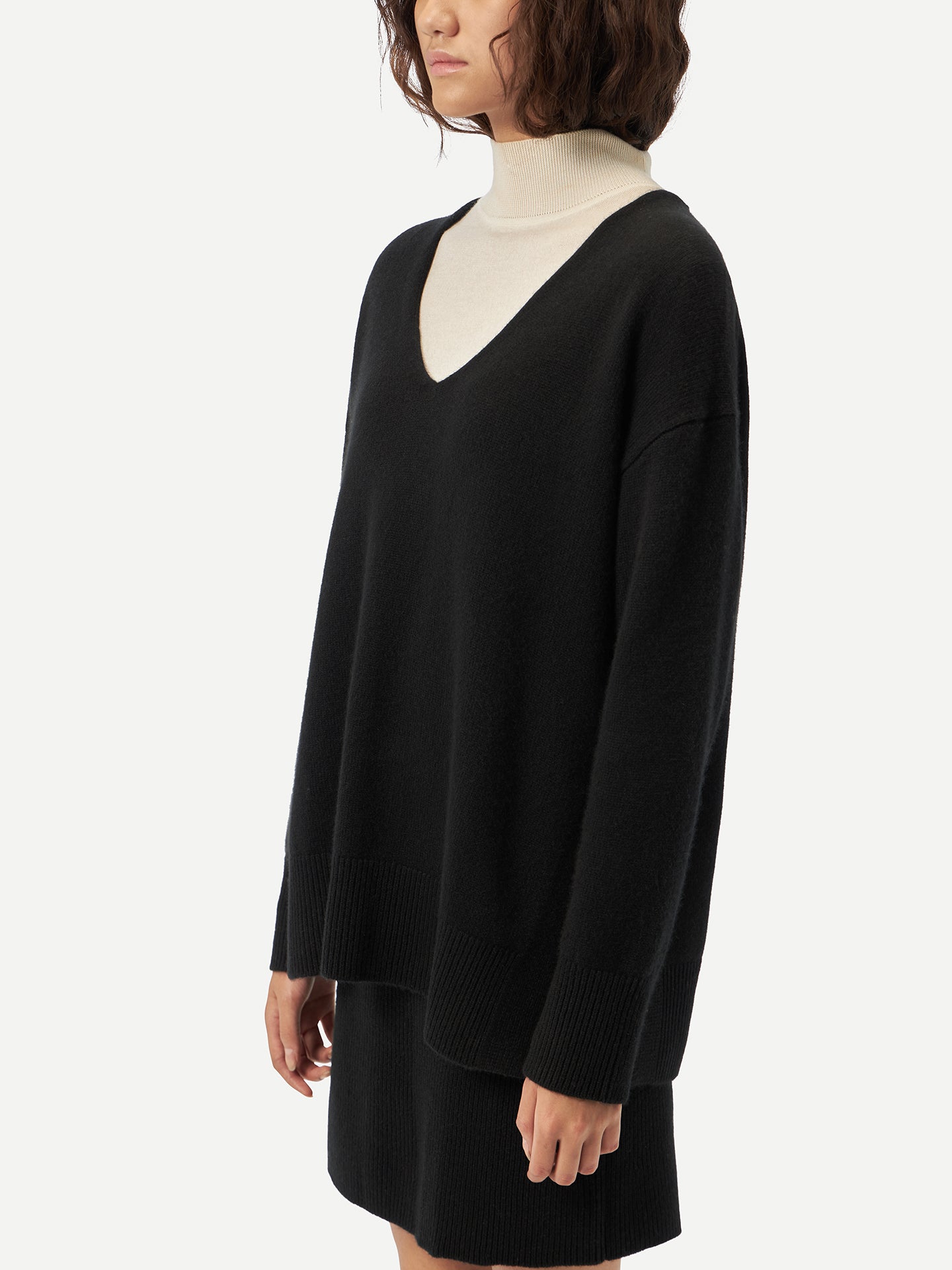 Relaxed-Fit Cashmere V-Neck Sweater