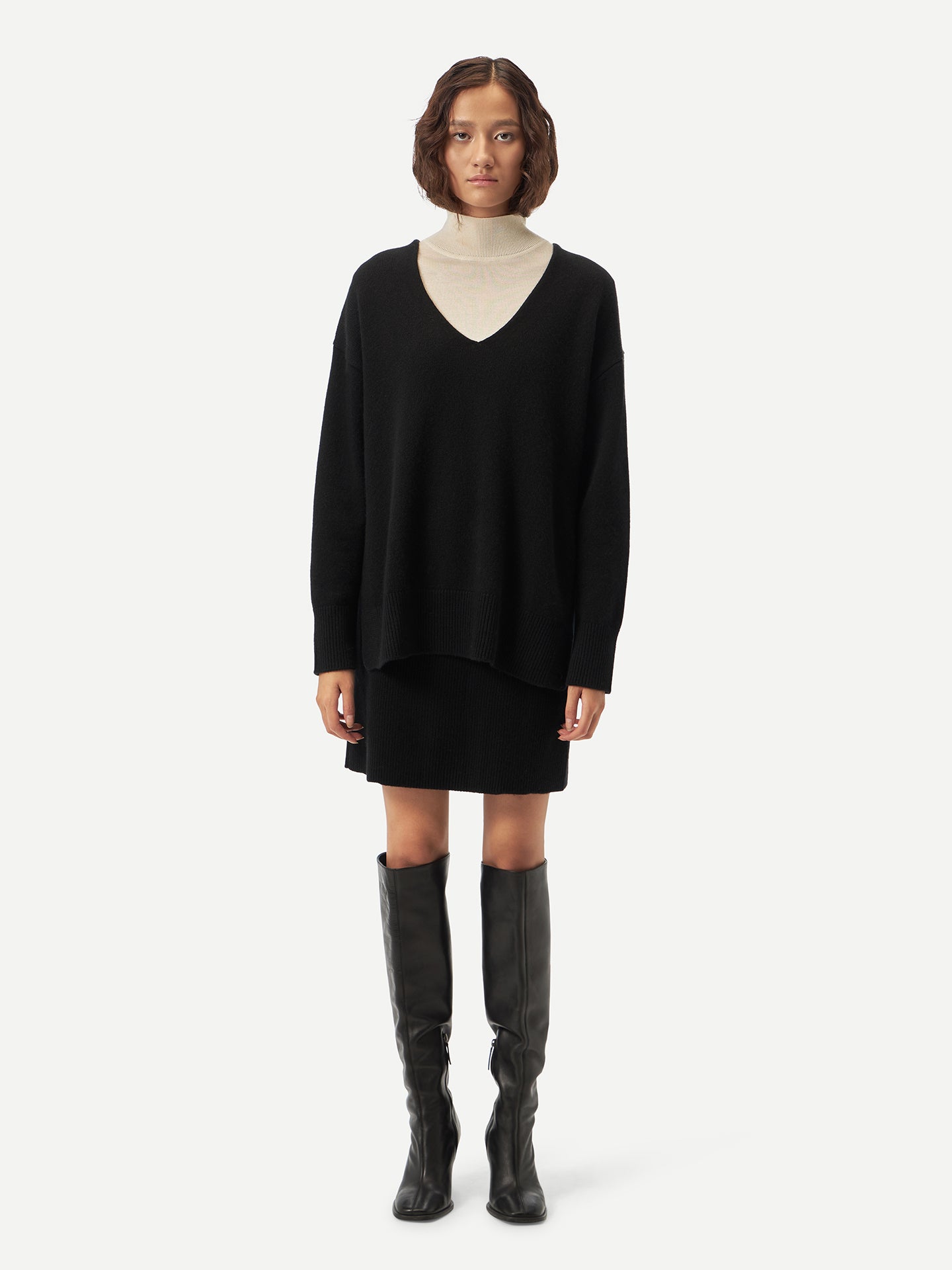 Relaxed-Fit Cashmere V-Neck Sweater