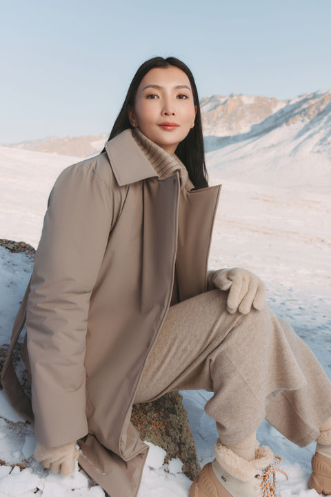 Essential Knit Cashmere Gloves in Bordeaux, editorial photo