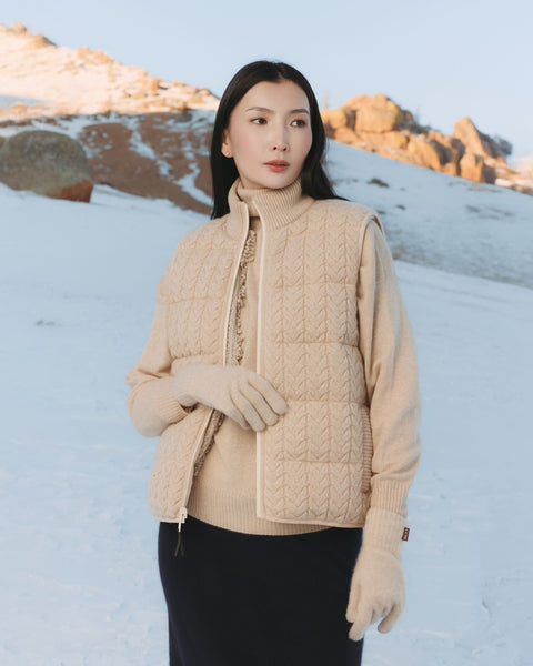 Essential Knit Cashmere Gloves in Bordeaux, editorial photo