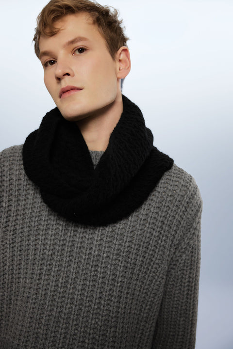 CashmeReborn Snood in Soft Beige, editorial photo