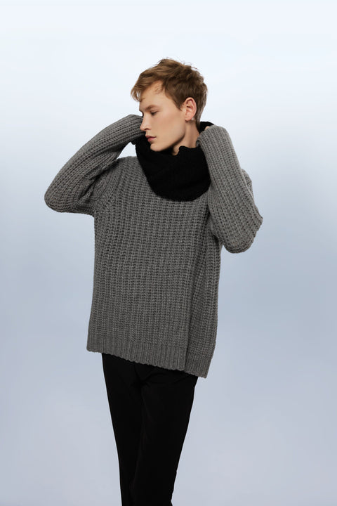 CashmeReborn Snood in Soft Beige, editorial photo