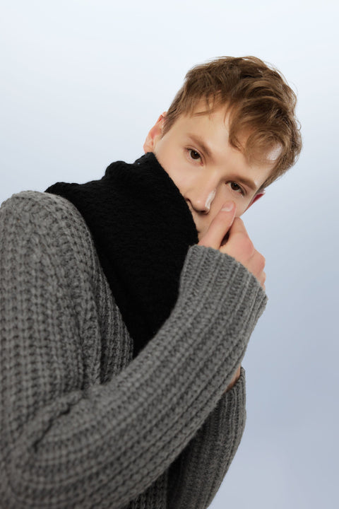 CashmeReborn Snood in Soft Beige, editorial photo