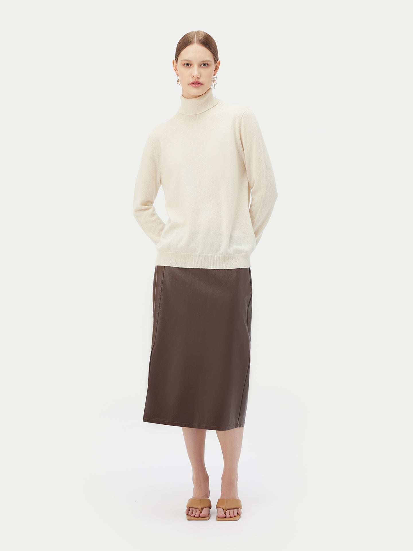 Essential Cashmere Turtle Neck Sweater