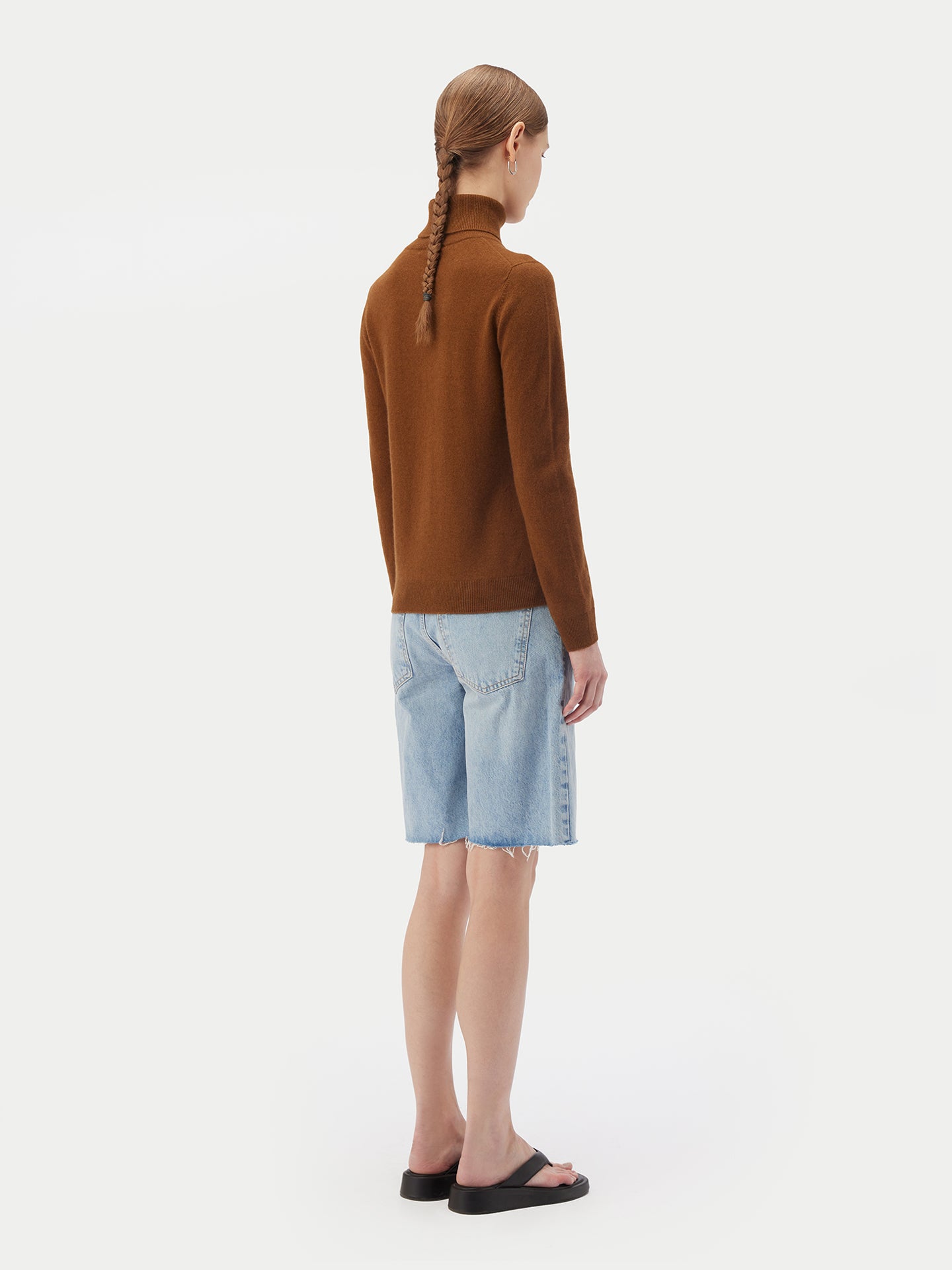 Essential Cashmere Turtle Neck Sweater