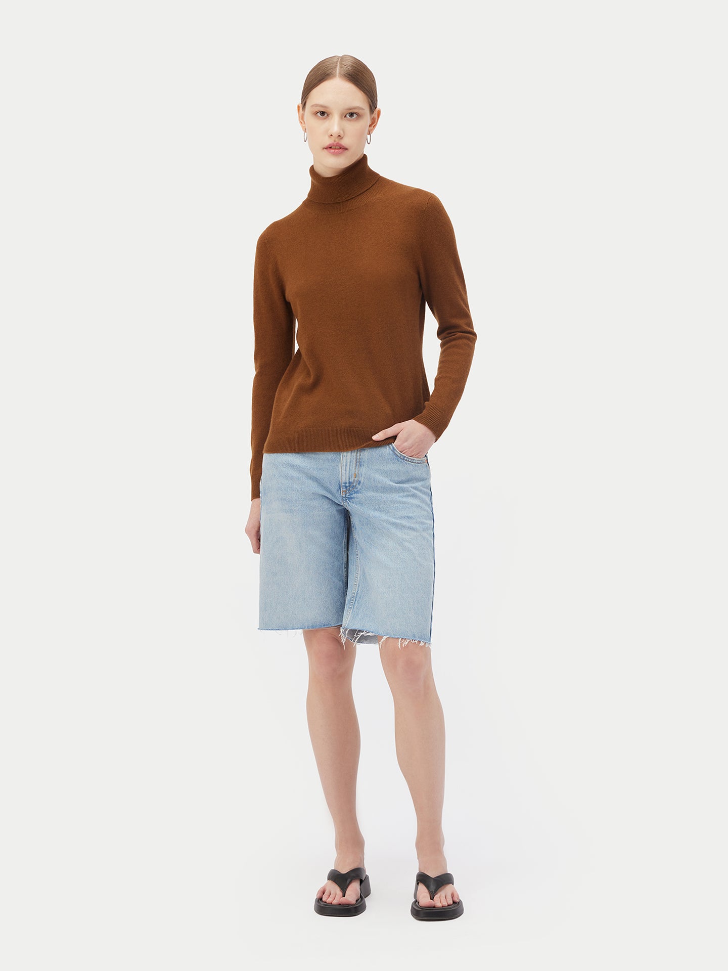 Essential Cashmere Turtle Neck Sweater