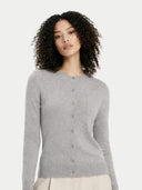 Woman wearing a gray cardigan on a light gray background #color_high-rise