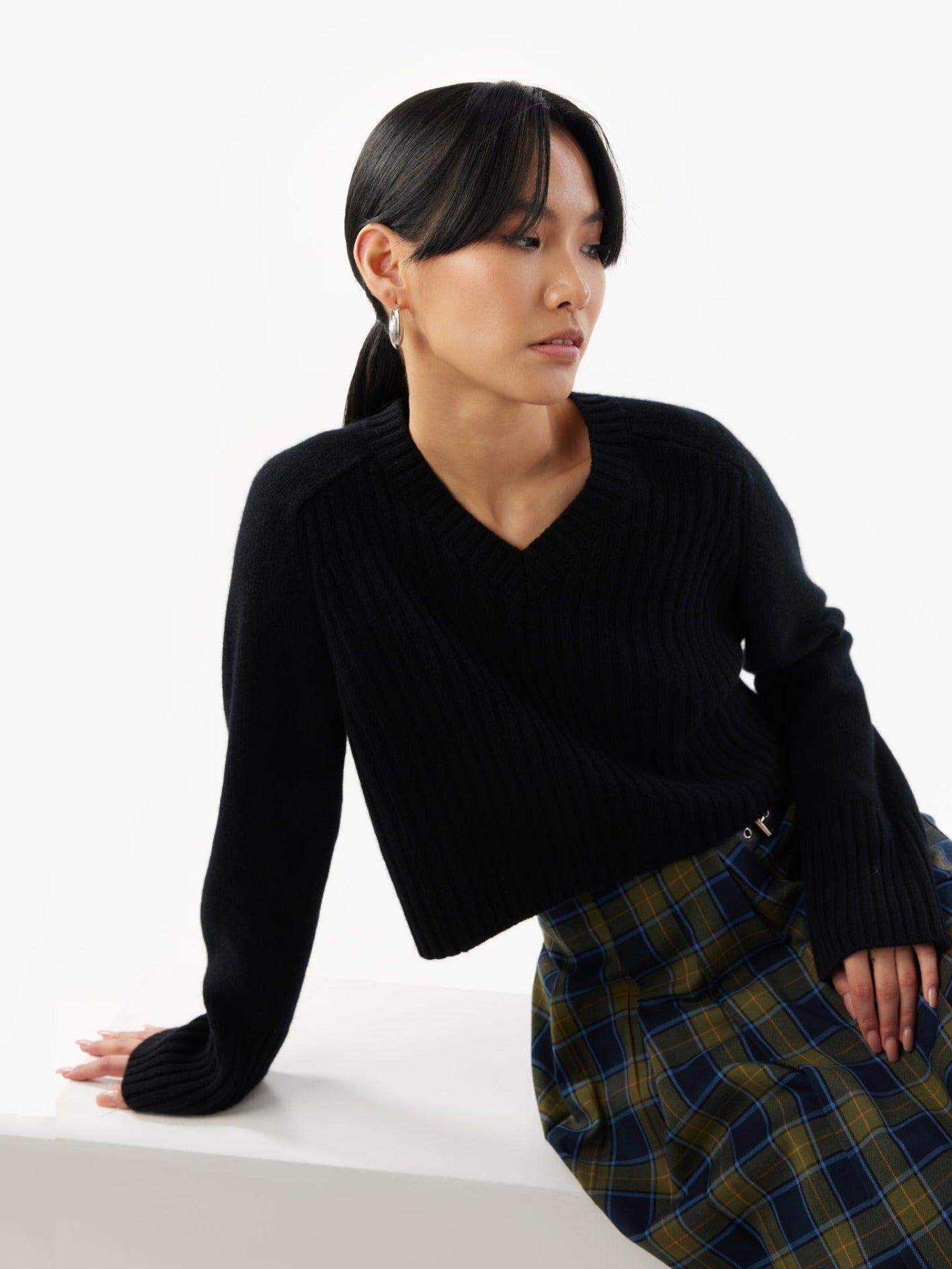 Women's Cashmere Rib Knitted V-Neck Sweater Black - Gobi Cashmere
