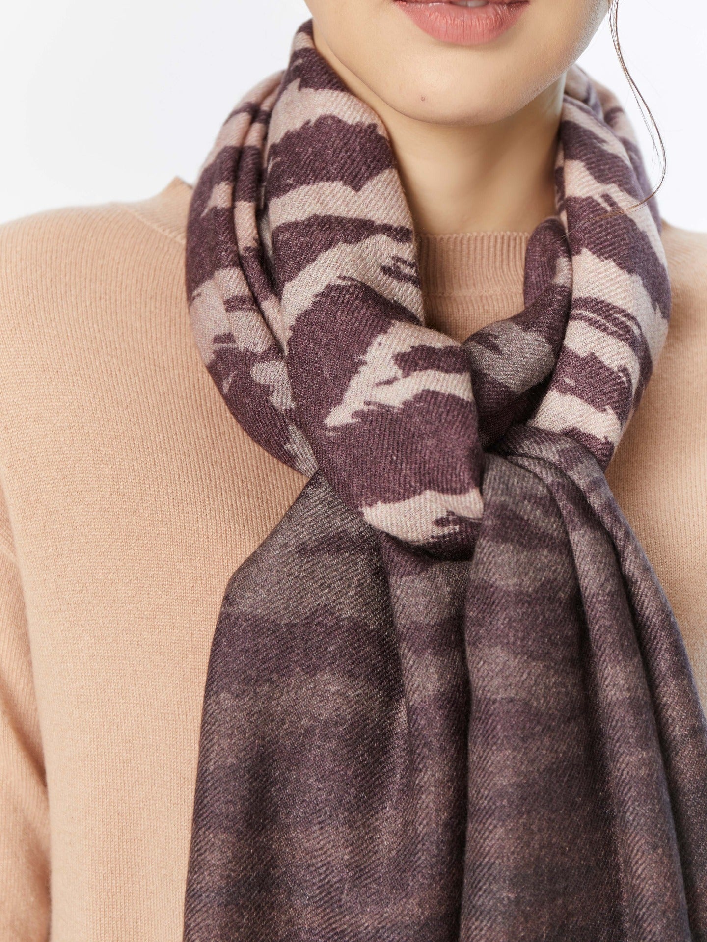 Women's Cashmere Animal Print Scarf Decadent Chocolate - Gobi Cashmere
