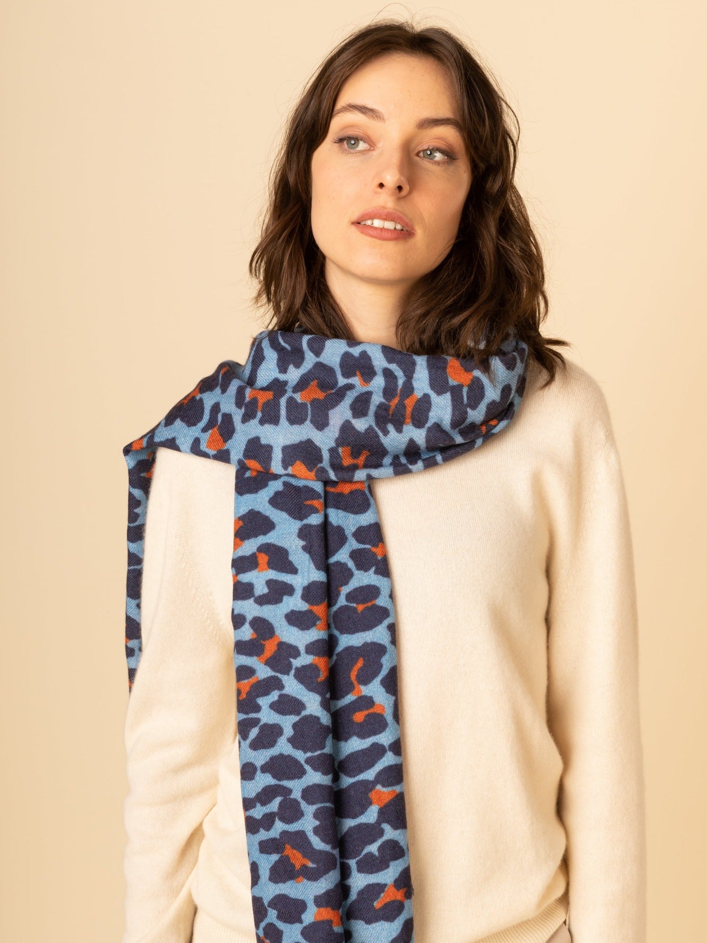 Women's Cashmere Printed Shawl Navy Peony - Gobi Cashmere