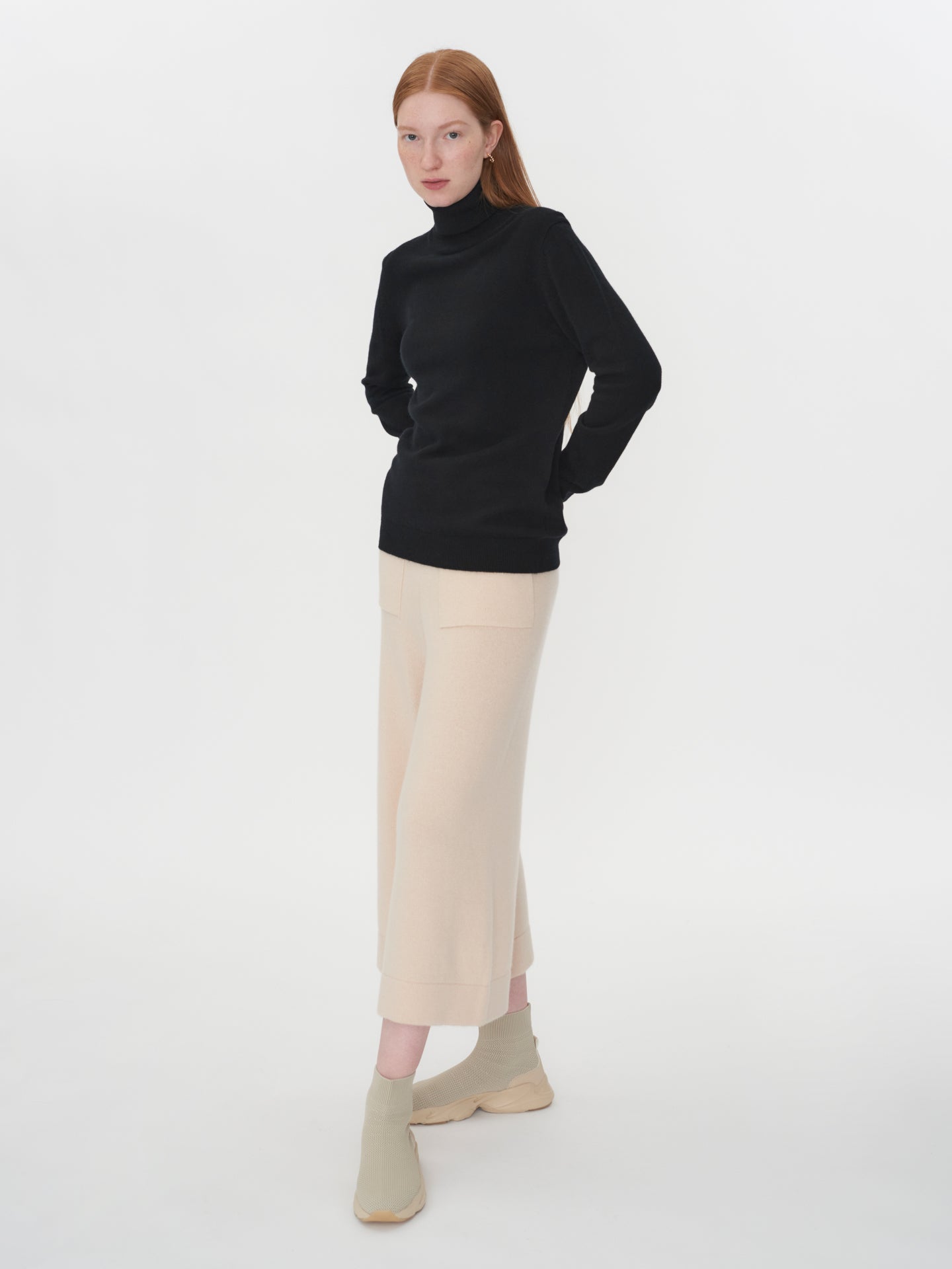 Women's Cashmere Classic Turtle Neck Sweater Black - Gobi Cashmere