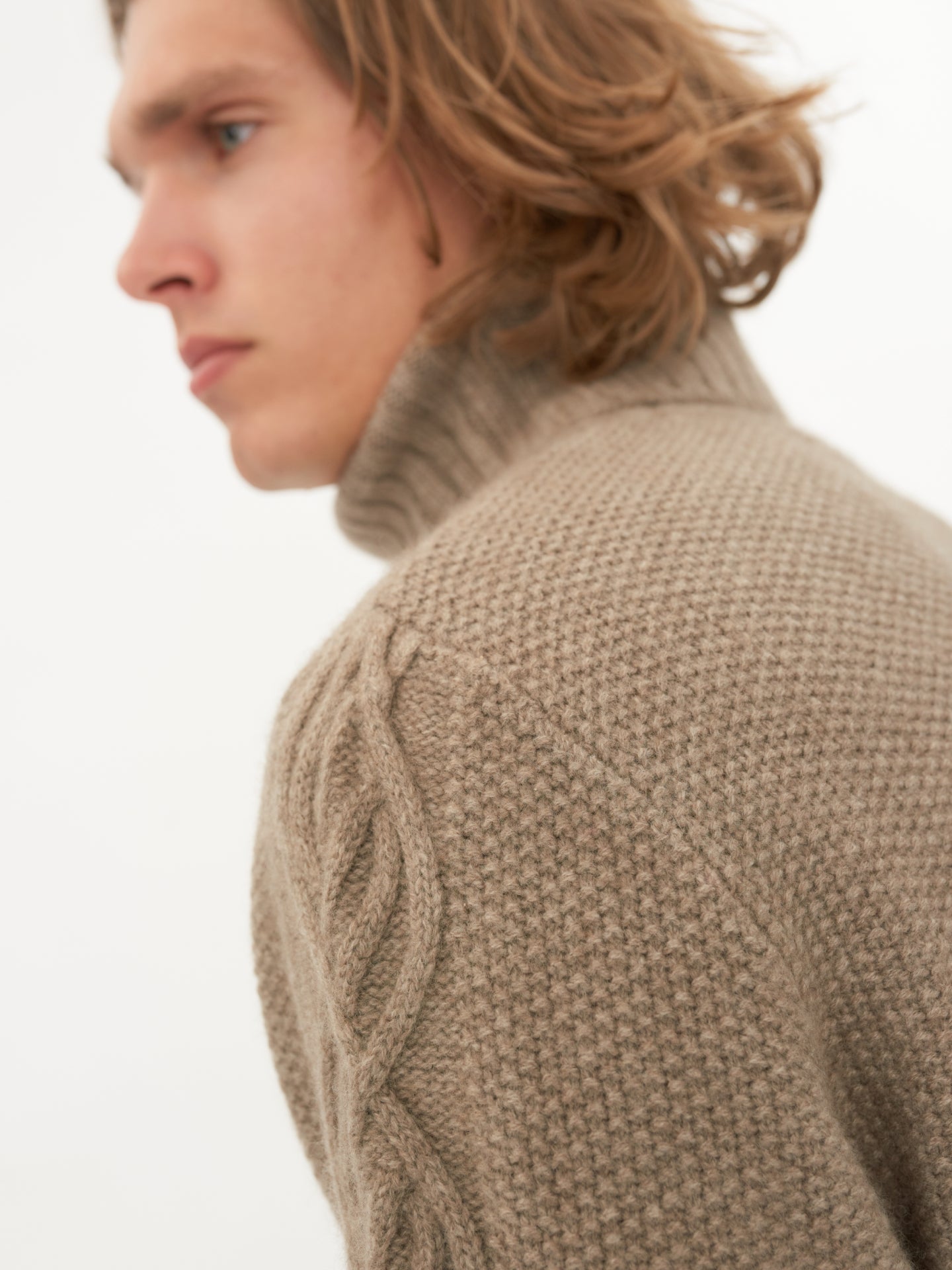 Men's Cashmere Cable T-neck Taupe - Gobi Cashmere