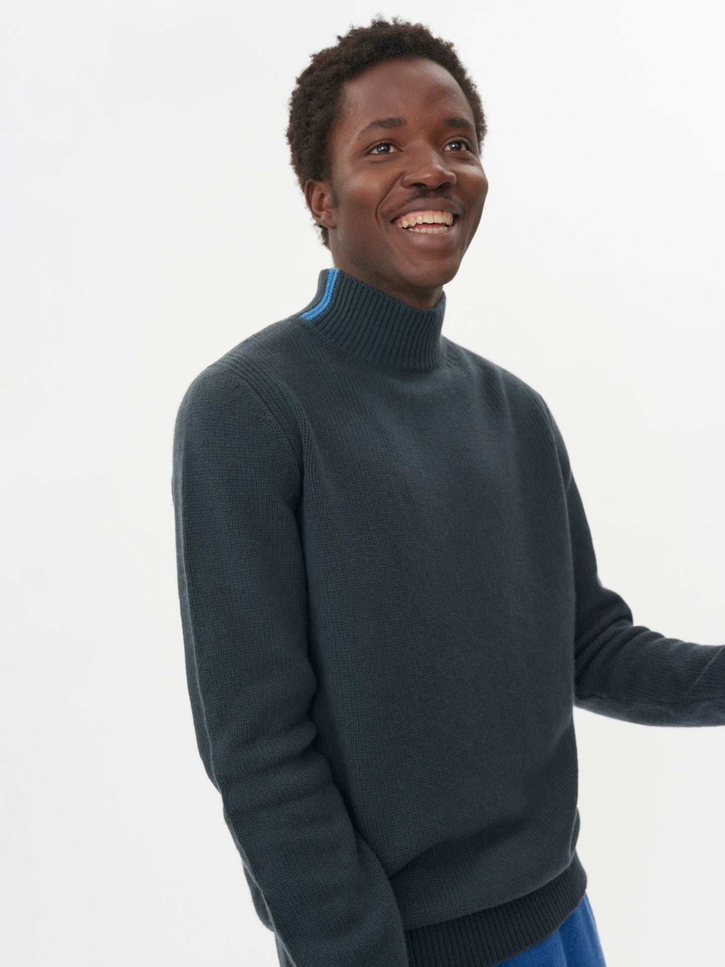 Men's Cashmere Colour Tipped Collar Mock Neck Blue Heaven - Gobi Cashmere