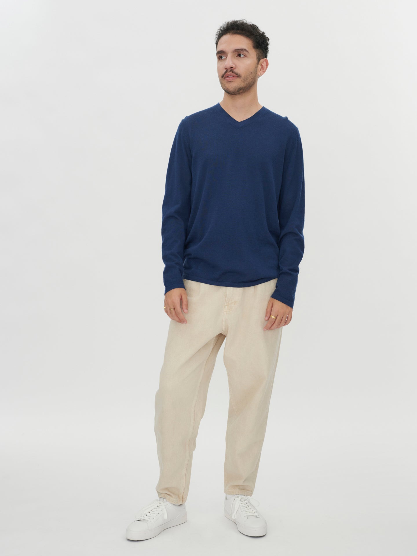 Men's Silk Cashmere V-Neck Navy - Gobi Cashmere 
