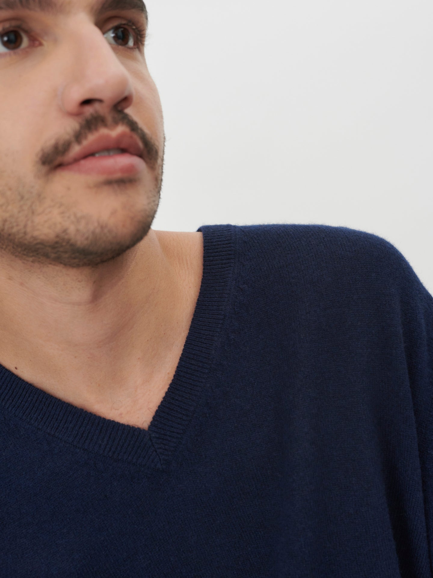 Men's Cashmere Basic V-Neck Sweater Navy - Gobi Cashmere