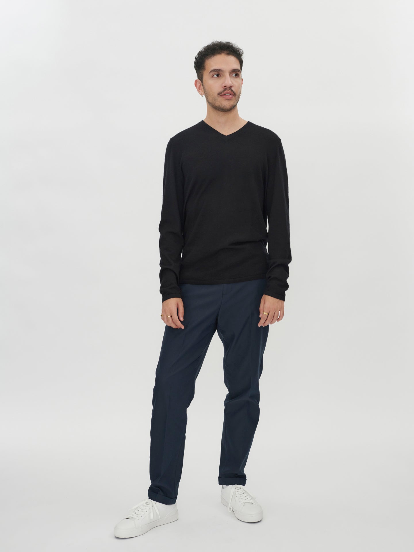 Men's Silk Cashmere V-Neck Black  - Gobi Cashmere 