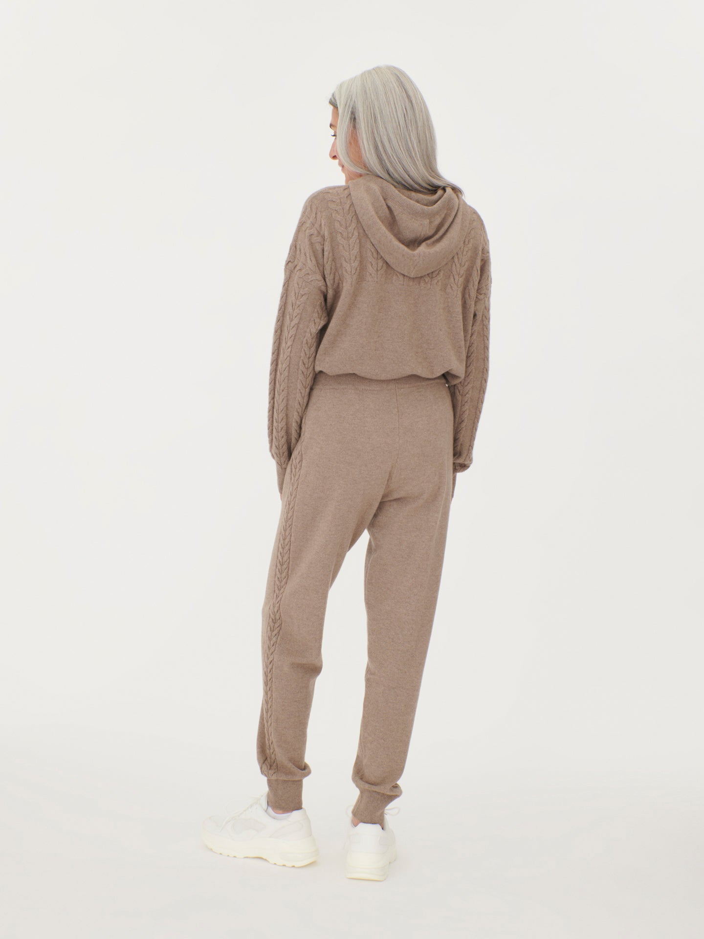 Women's Cashmere Joggers With Cable Side Seam Taupe - Gobi Cashmere