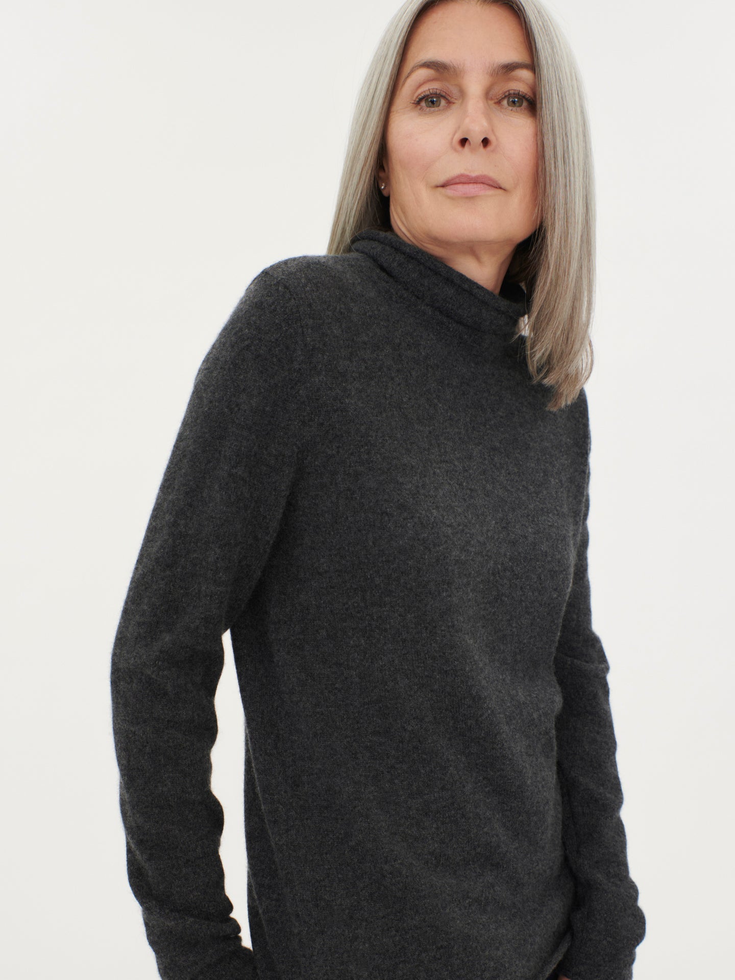 Women's Cashmere Lightweight Turtleneck Charcoal - Gobi Cashmere