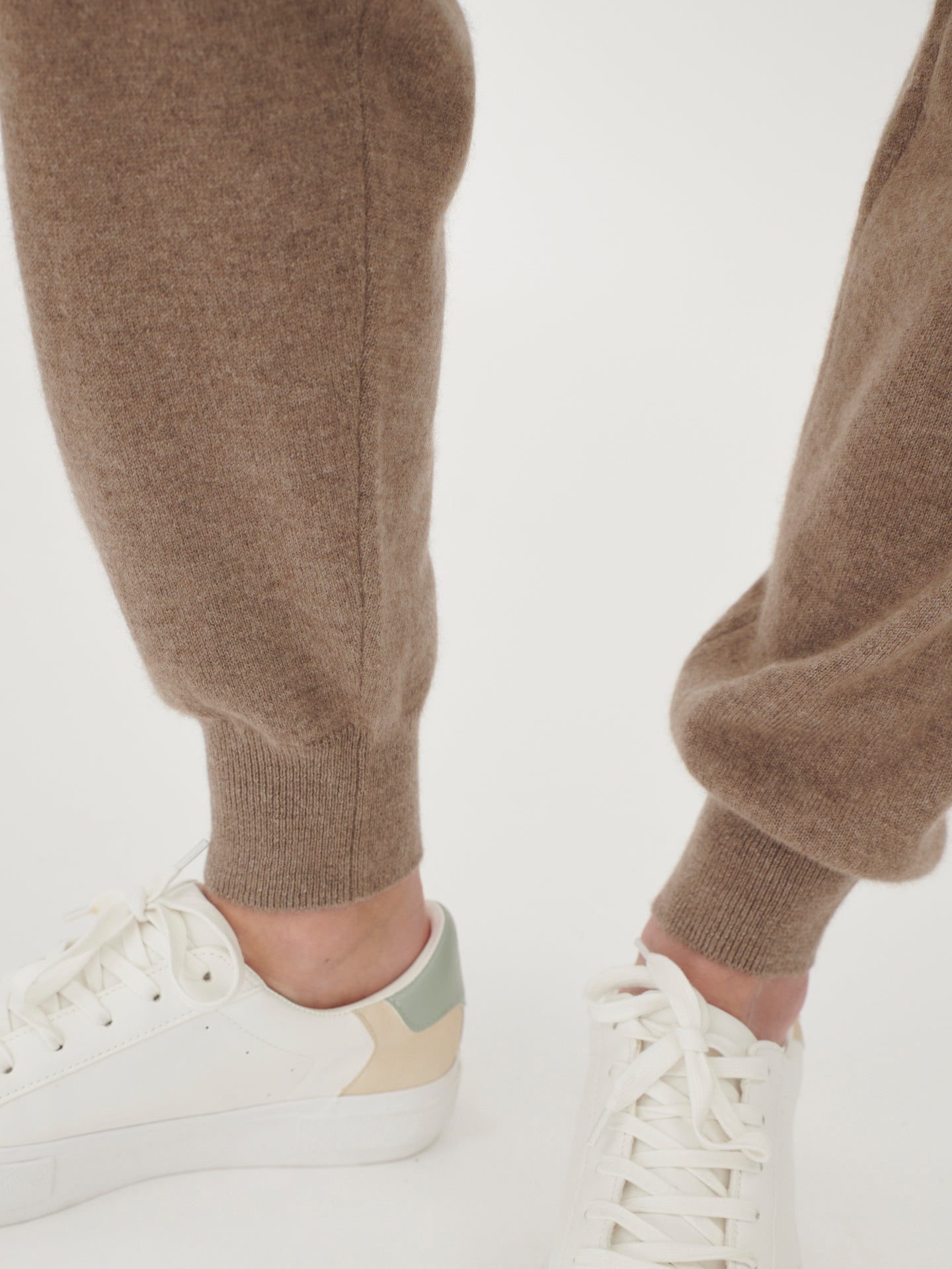 Women's Cashmere Cuffed Jogger Taupe- Gobi Cashmere