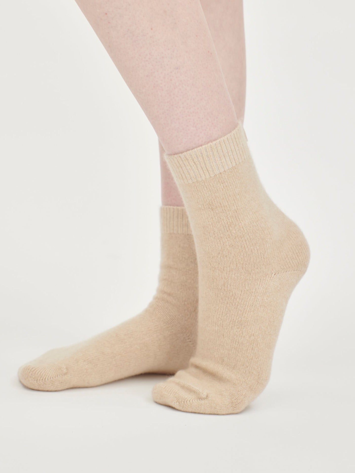 Women's Cashmere Organic Color Unisex Rib Knit Bed Socks Beige - Gobi Cashmere