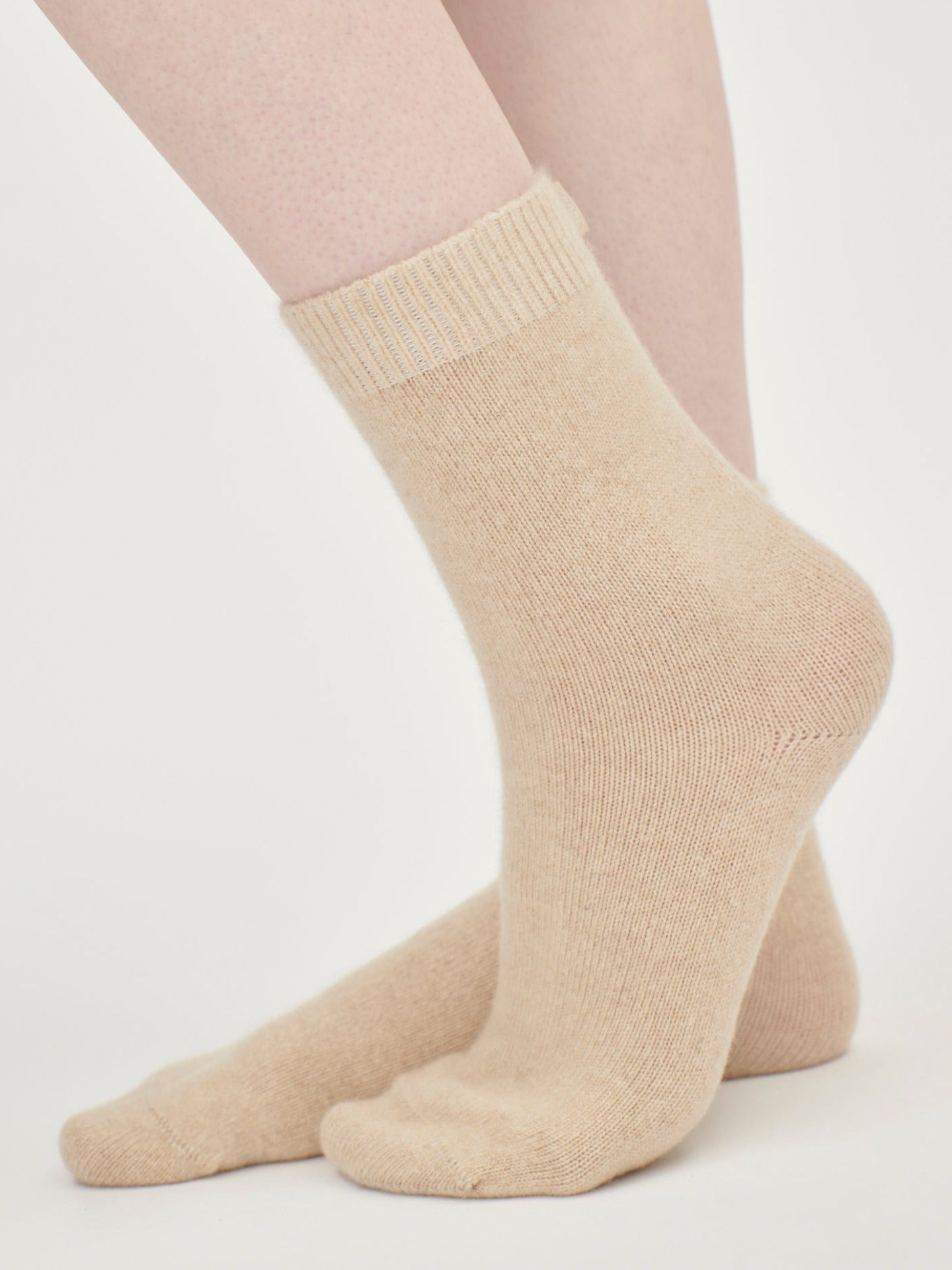 Women's Cashmere Organic Color Unisex Rib Knit Bed Socks Beige - Gobi Cashmere