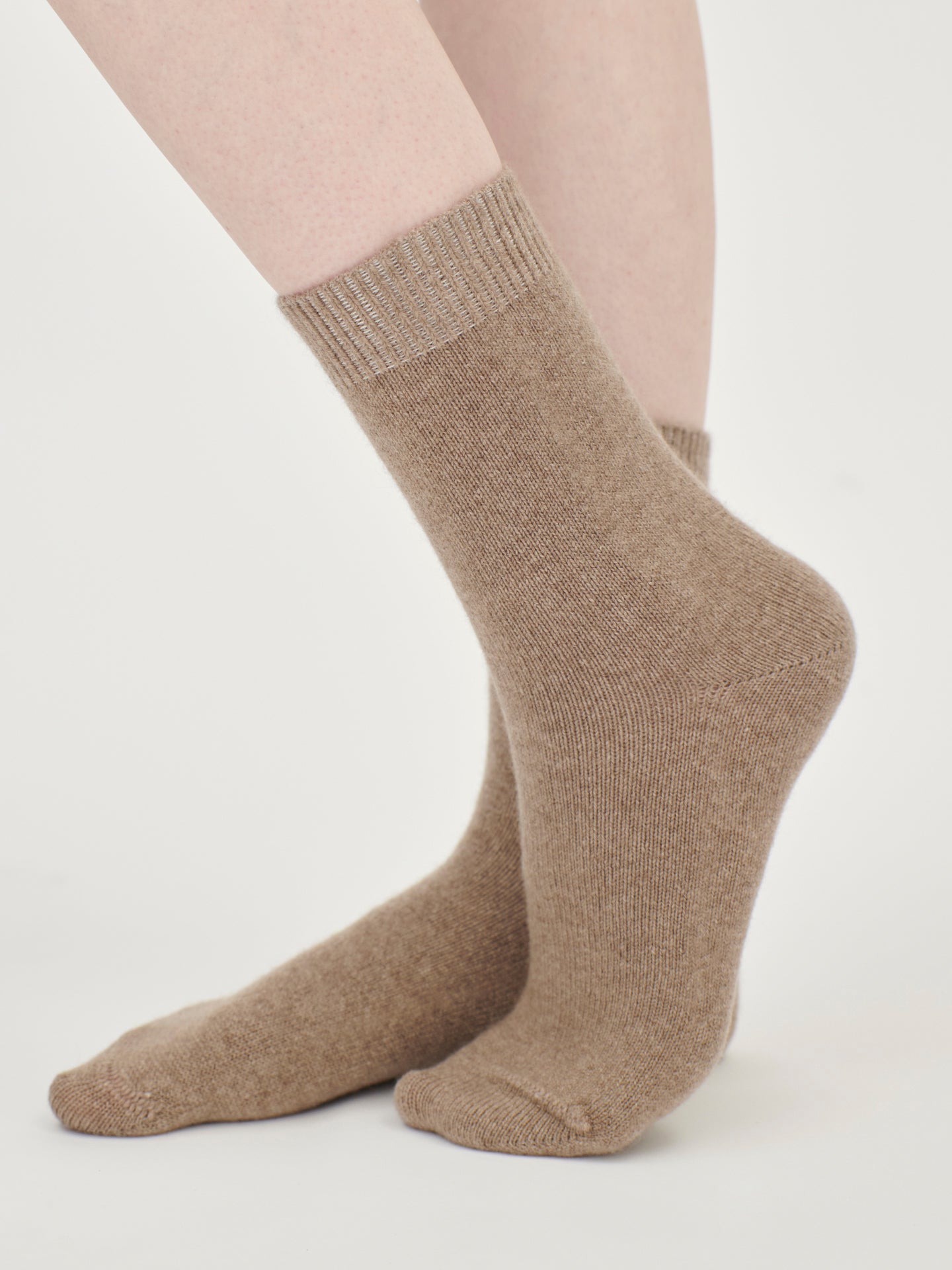 Women's Cashmere  Organic Color Unisex Rib Knit Bed Socks Taupe - Gobi Cashmere