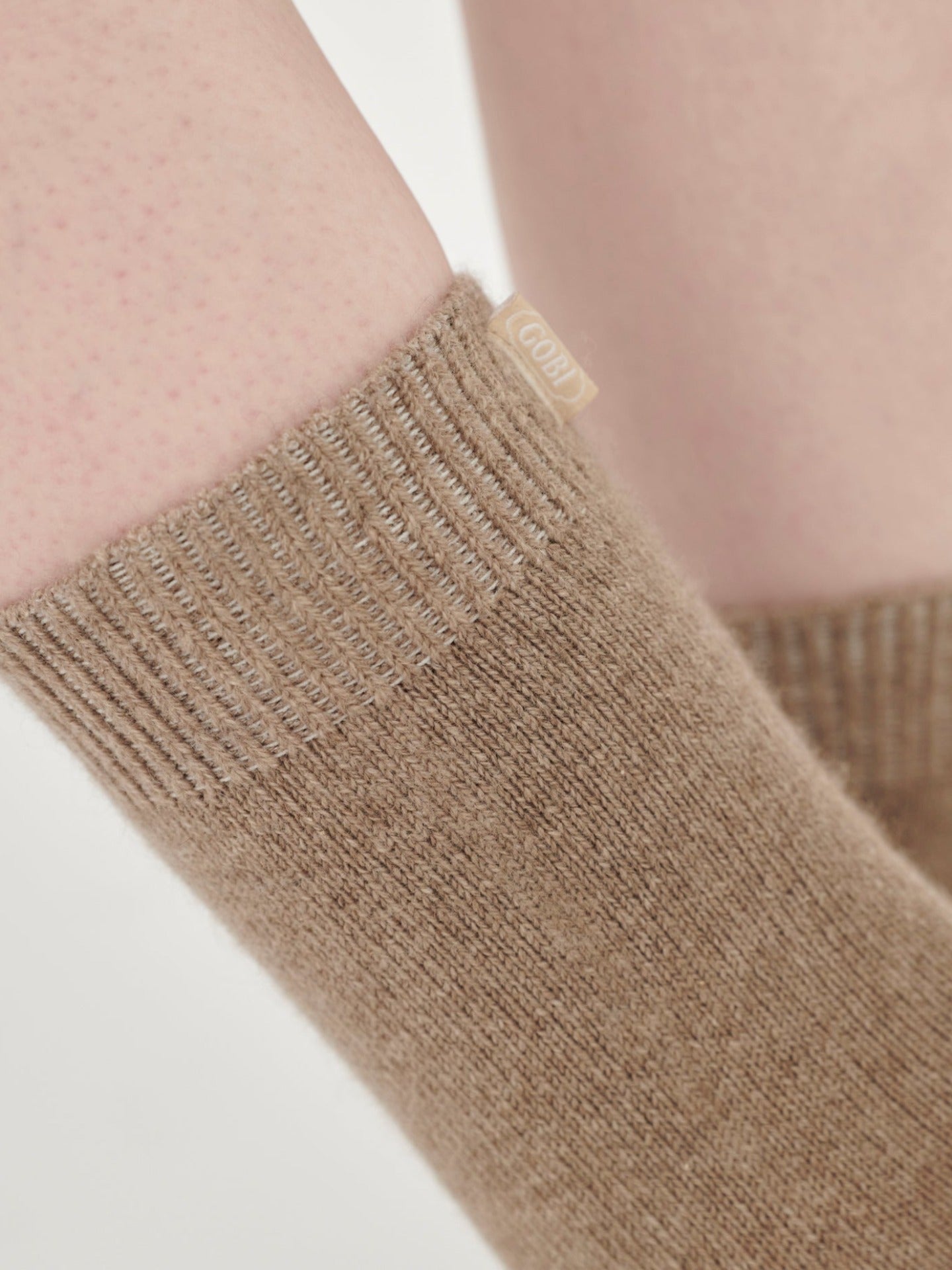 Women's Cashmere  Organic Color Unisex Rib Knit Bed Socks Taupe - Gobi Cashmere
