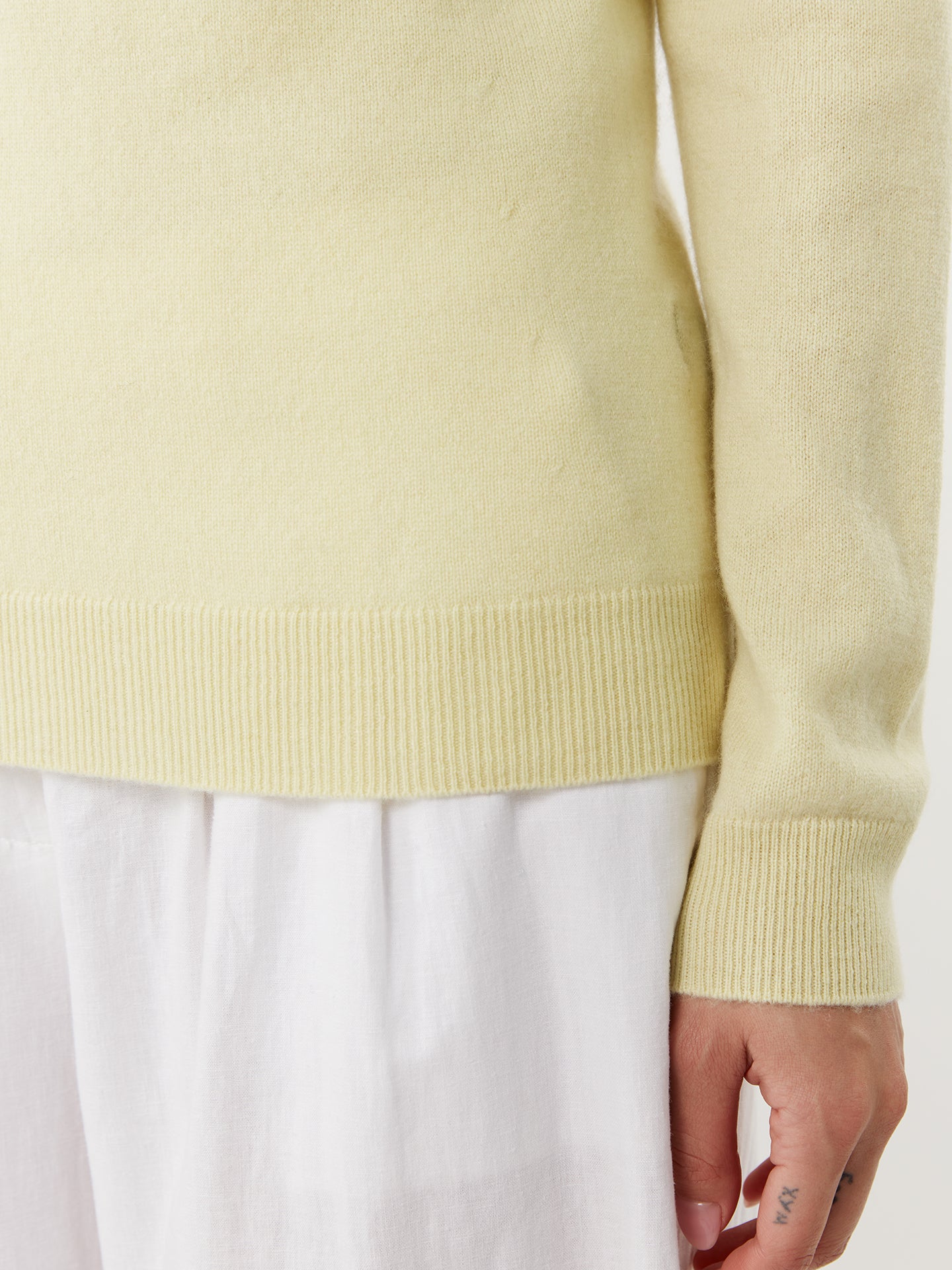 Women's Cashmere Basic V-Neck Sweater Tender Yellow - Gobi Cashmere